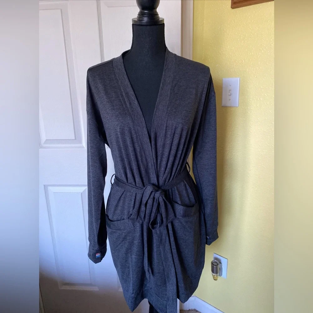 NWT Fourlaps Stratus Wrap/Robe, size M, $98 - Picture 1 of 3